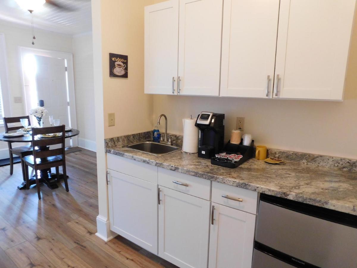 Lawrence Village Bed And Breakfast Swainsboro Exterior photo